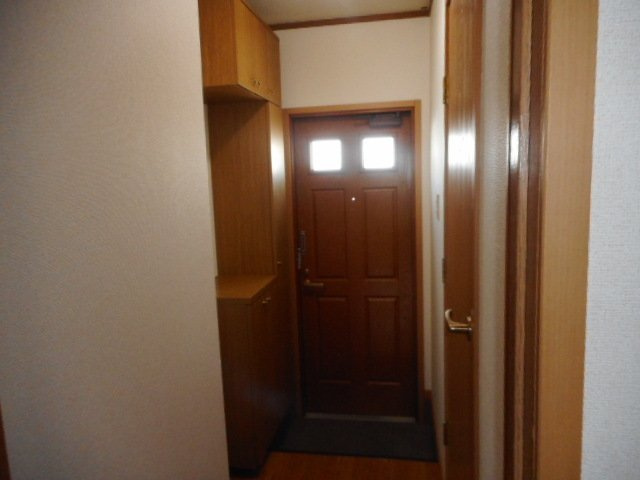 カーサ・エスト内原の玄関