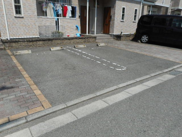 シャン・ド・フルールⅠの駐車場