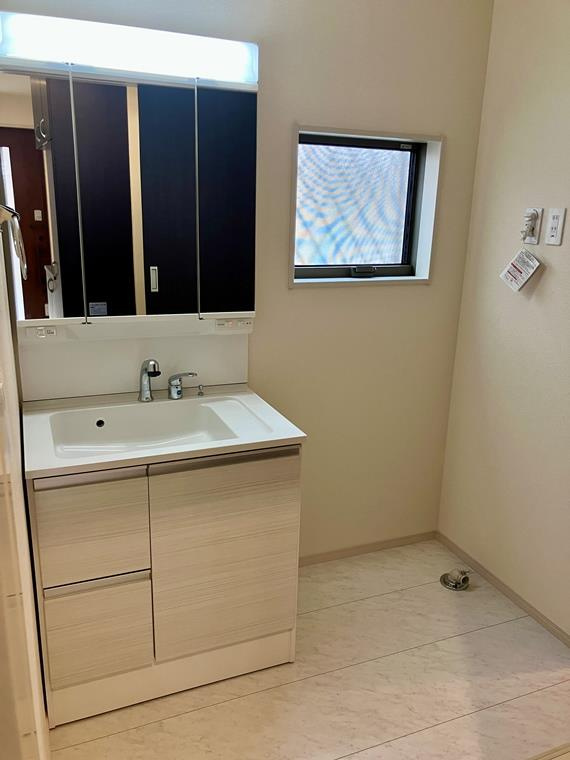 矢作町戸建の洗面所