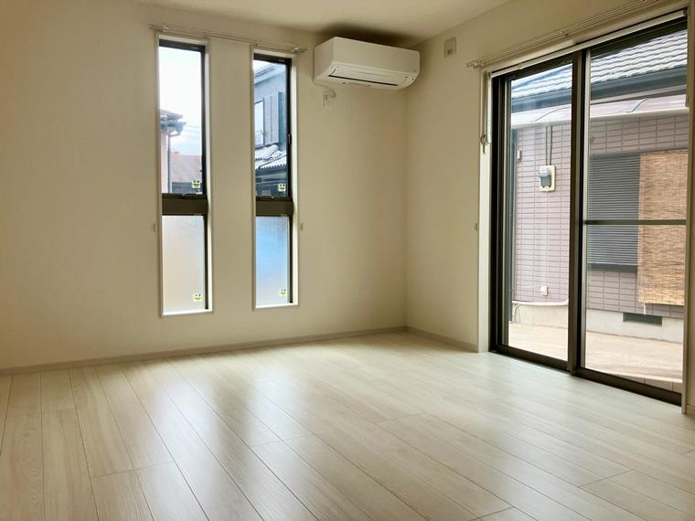 矢作町戸建の内装