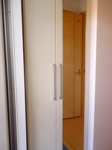 ノイエツァイトⅣの玄関