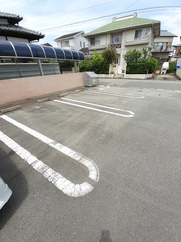 メゾン　ド　フランの駐車場