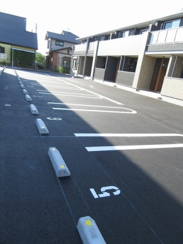 フォルツァ壱番館の駐車場