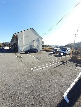 ヴィラ・ハーモニーの駐車場