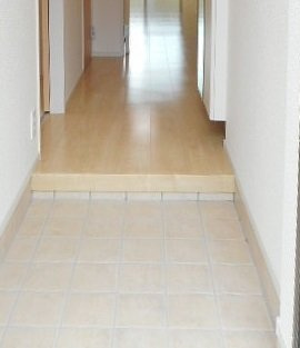 グランド　ソレイユ弐番館の玄関