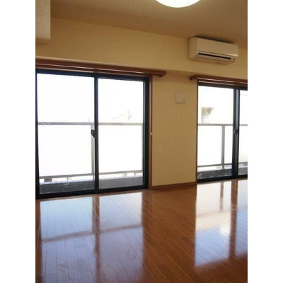 【居間・リビング】 | ルーブル浜田山 | 明るい洋室！