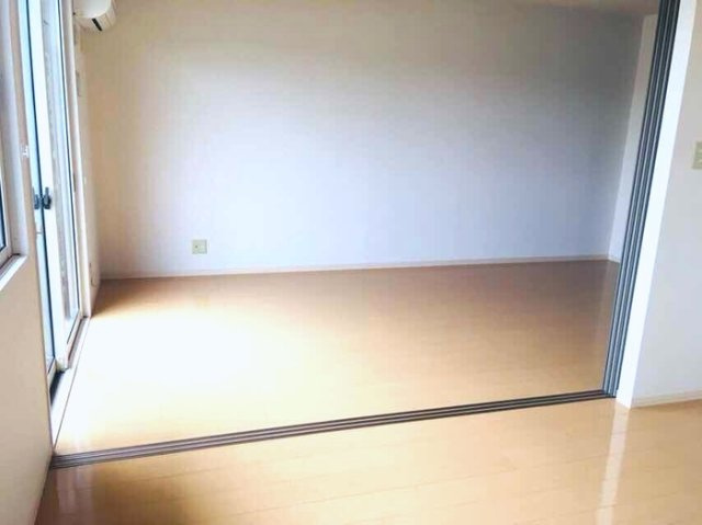 サンライズI番館の寝室|クローゼット付の寝室です☆