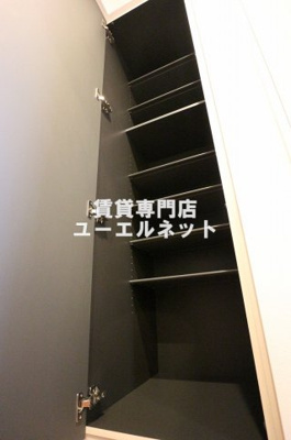 【設備】 | プレジオ吹田 | 収納力たっぷりのシューズボックスで玄関すっきり！