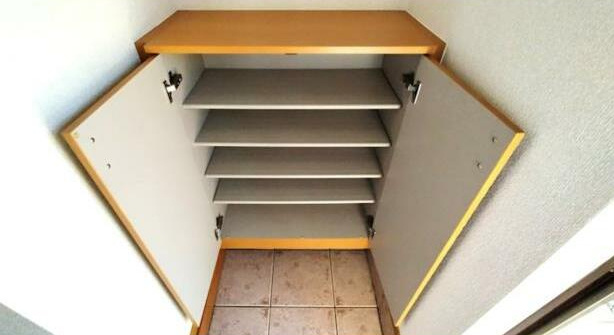 菊池郡菊陽町大字久保田のアパートの玄関