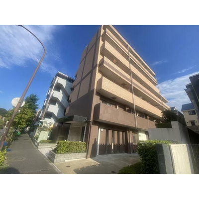 【外観】 | ドルチェ東京浜田山 | 鉄筋コンクリート造のがっちりとした建物。