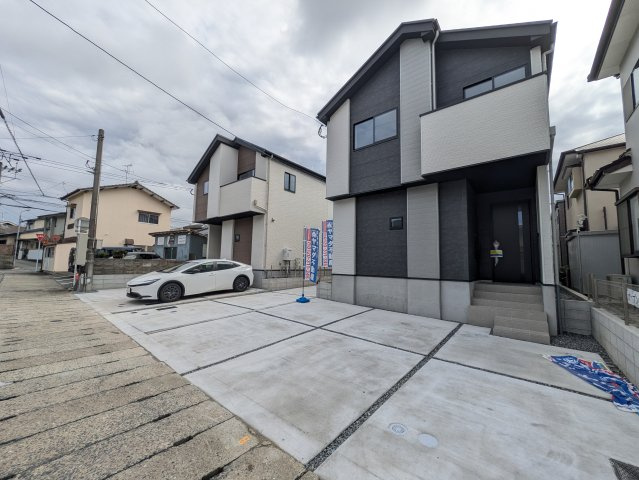 福岡市早良区田隈4期　1号棟の前面道路含む現地写真