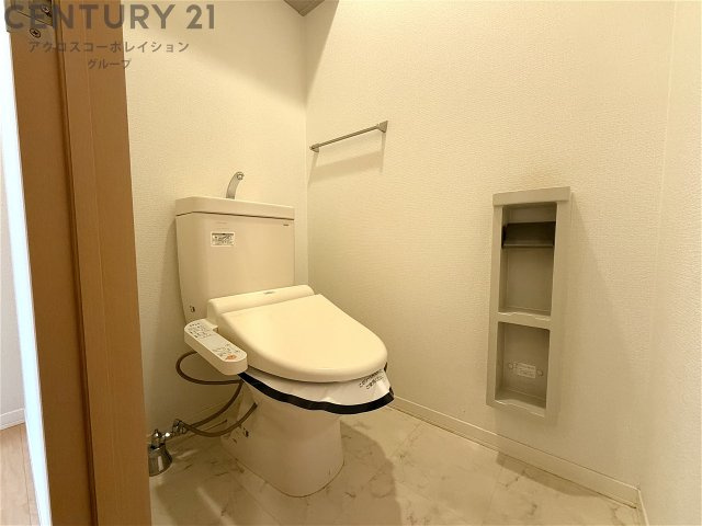 トイレ上部に収納あります！