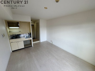 ダイドーメゾン門戸の居間