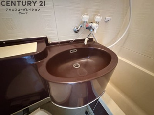 浴室内に洗面台付き！
