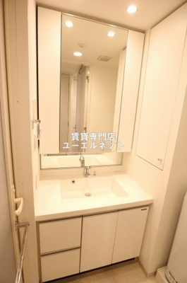 【独立洗面台】 | アパートメンツ江坂 | 清潔感ある独立洗面台で毎日気持ちよく♪