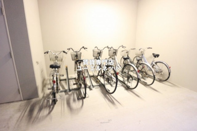 【その他共用部分】 | アパートメンツ江坂 | 自転車通勤にも便利な駐輪場付き♪