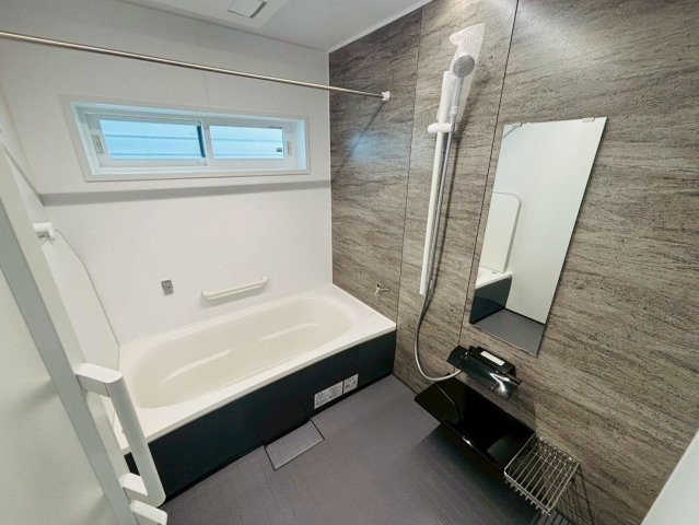 新築戸建　大垣市長沢町　全３区画分譲の浴室|浴室仕様。5時間経っても2.5度以内の湯温低下ですから、追い炊き回数が減り光熱費も節約できます。