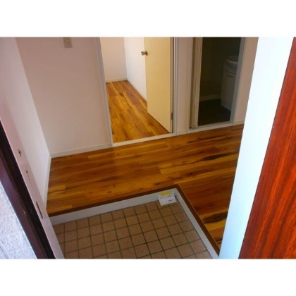 第５ヒルハイツ桃山の玄関