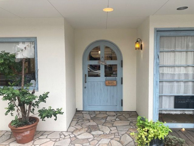 朝日鳥飼ビルのエントランス