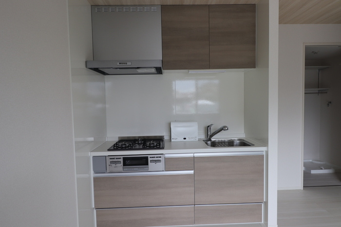 D-ROOM　FIRST　大善寺駅前のキッチン|3口コンロ・グリル付のシステムキッチンです♪