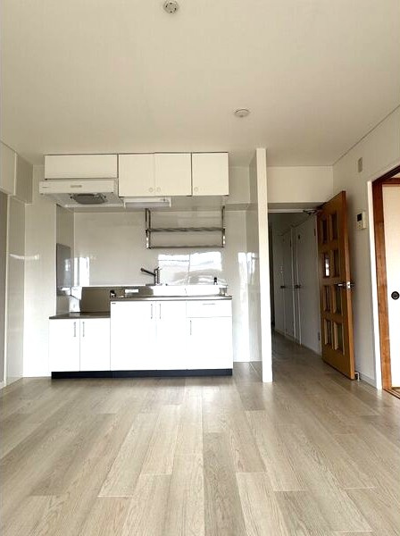 メゾン平中の居間・リビング