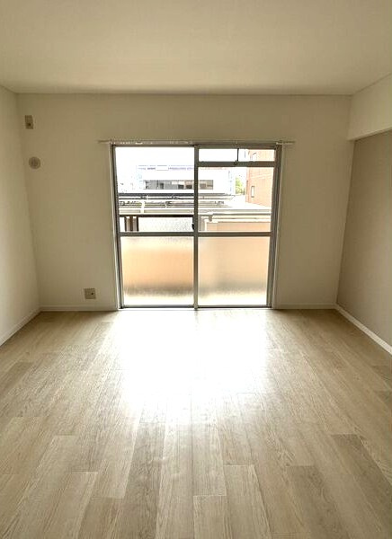 メゾン平中の居間・リビング