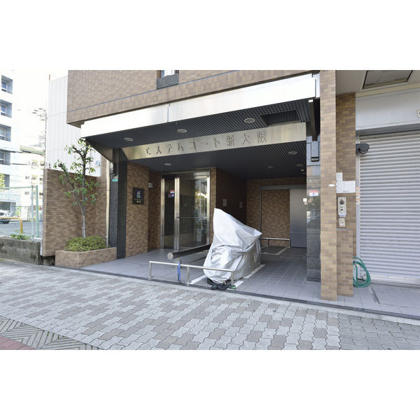 エステムコート新大阪のエントランス