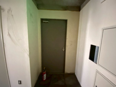 【設備】 | 豊勢金町ビル | 非常階段扉（屋外）