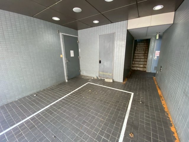 豊勢金町ビルのエントランス