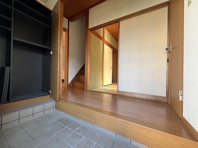 高知市北秦泉寺　中古一戸建てのトイレ|手洗いカウンター付きで、使いやすさと衛生面も安心