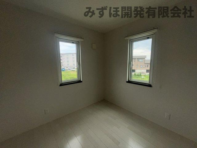尾花沢市新町一丁目15-18の洋室