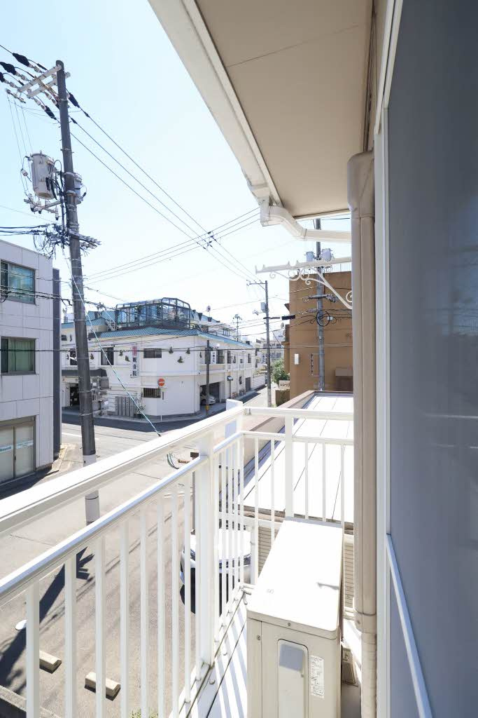 広島市西区東観音町のアパートのバルコニー