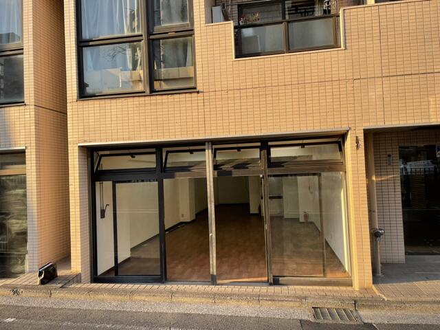 横浜市南区白金町２丁目の事務所の外観