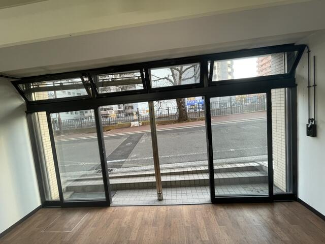 横浜市南区白金町２丁目の事務所の内装