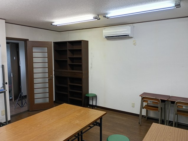 居抜き　貸事務所の居間・リビング