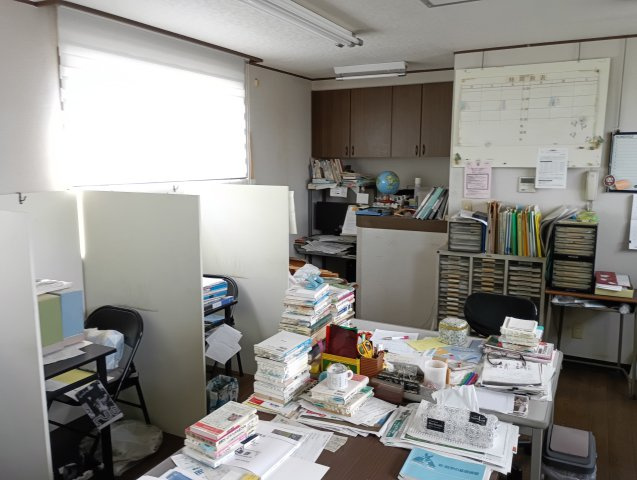 居抜き　貸事務所の居間・リビング