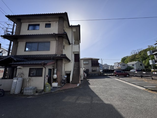 小川橋ビルの駐車場