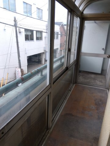 江郷ビルのバルコニー