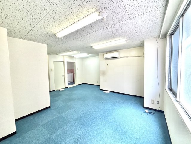 新大阪興業ビルのロビー