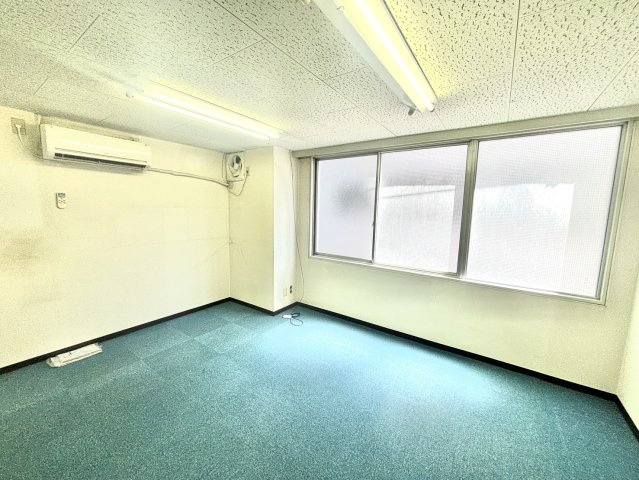 新大阪興業ビルの和室