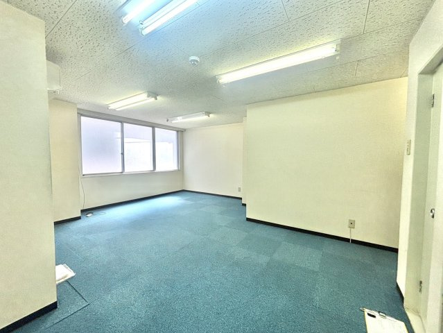 新大阪興業ビルのロビー