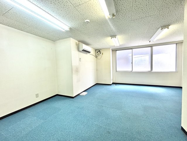 新大阪興業ビルのロビー