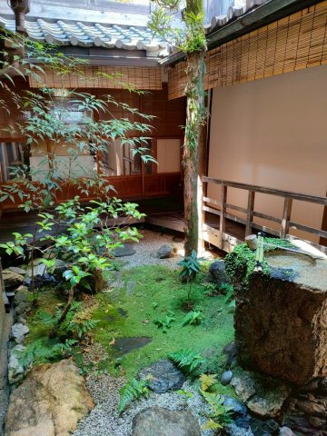 上七軒京町屋テナントの庭
