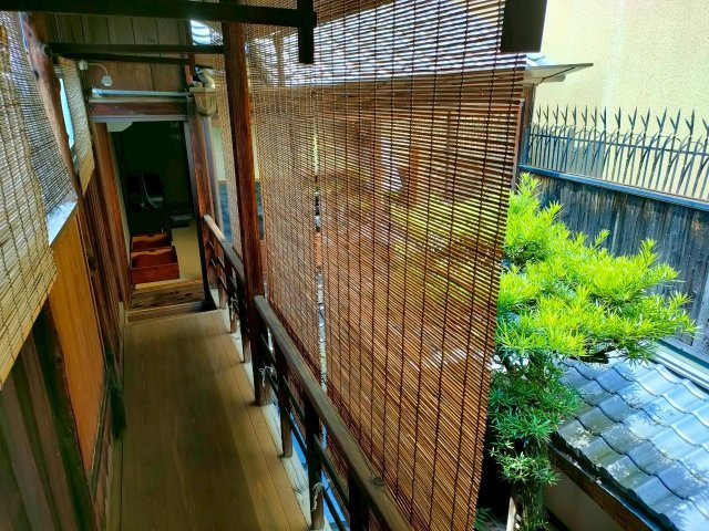 上七軒京町屋テナントのバルコニー