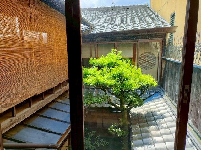 上七軒京町屋テナントのバルコニー