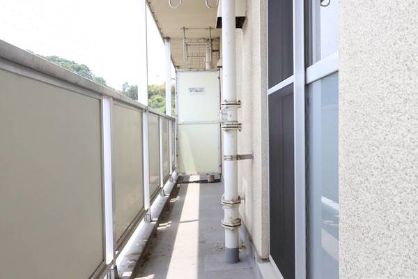 ビレッジハウス旭ヶ丘1号棟のバルコニー|ビレッジハウスの同一物件・同一タイプの間取りの写真です