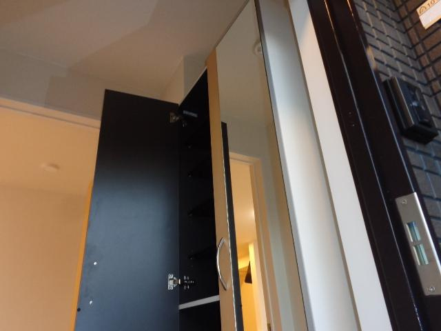 バン・テールの収納|下駄箱