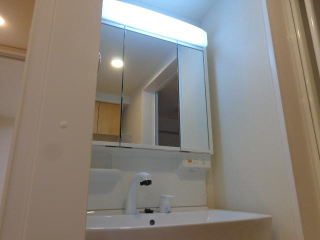 バン・テールの洗面所|洗髪洗面化粧台