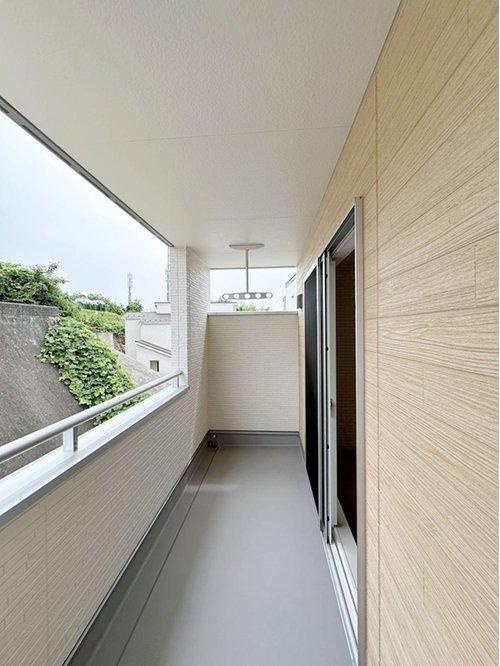 府中町柳ヶ丘のバルコニー|ルーフインナーバルコニー☆
しっかりと屋根があるので急なお天気の変化も安心です♪
