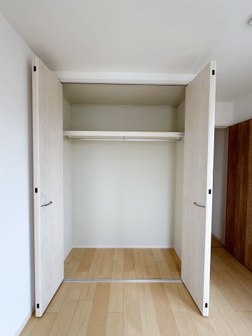府中町柳ヶ丘の収納|全居室収納☆
5.29帖洋室3のクローゼットです♪